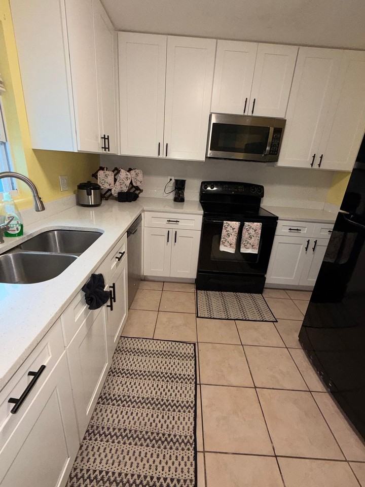 N Hudson St - Photo 6 of 12