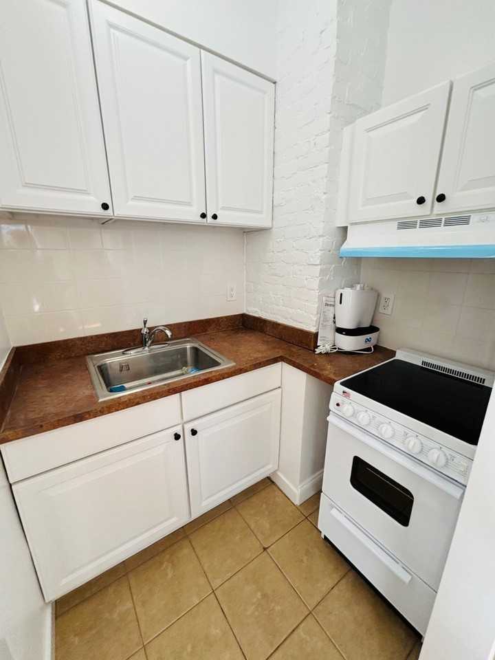 420 Littleworth Ln - Photo 4 of 13