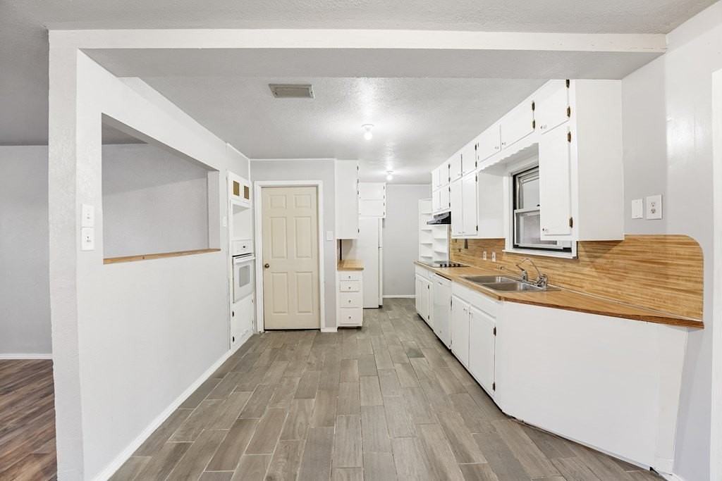 1401 E 18th St - Photo 4 of 23