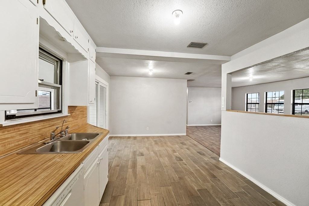 1401 E 18th St - Photo 5 of 23