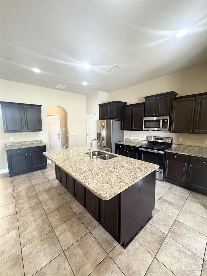4137 Tamworth Ct - Photo 7 of 32