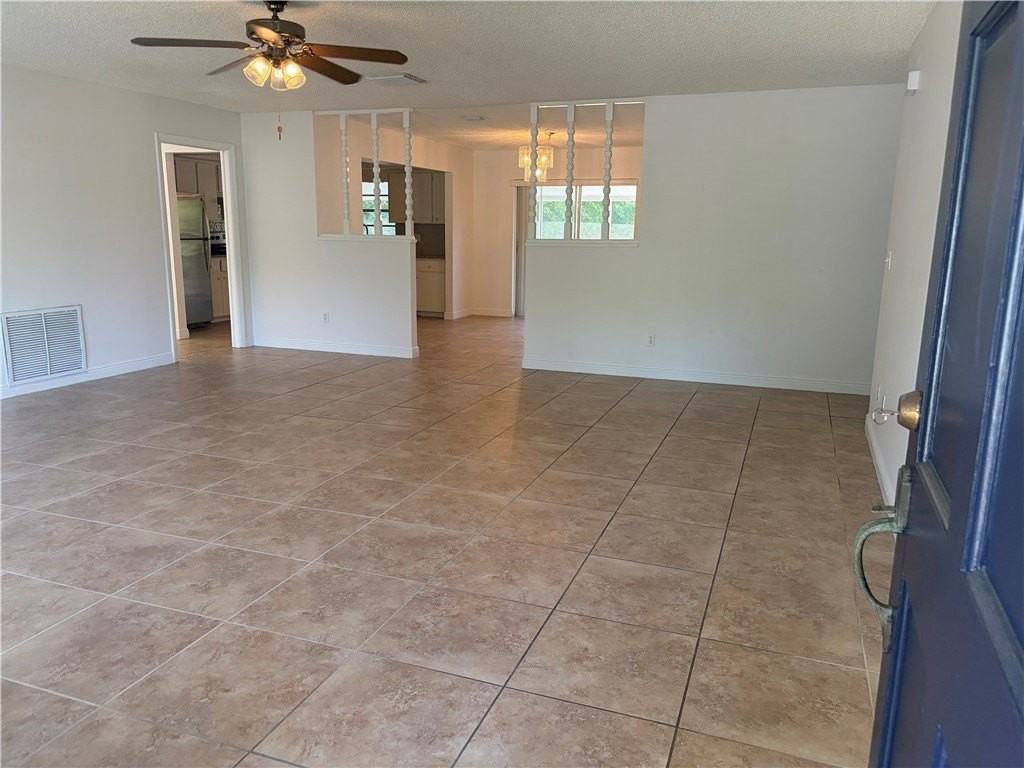 12775 Roseland Rd - Photo 6 of 21