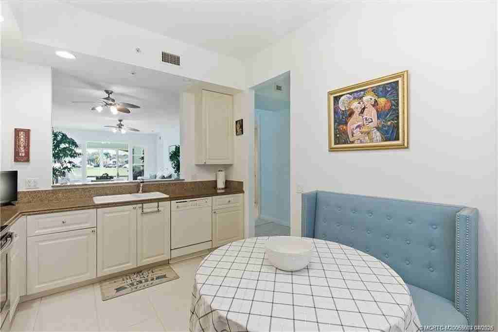 1 Harbour Isle Dr E Unit 104 - Photo 6 of 33