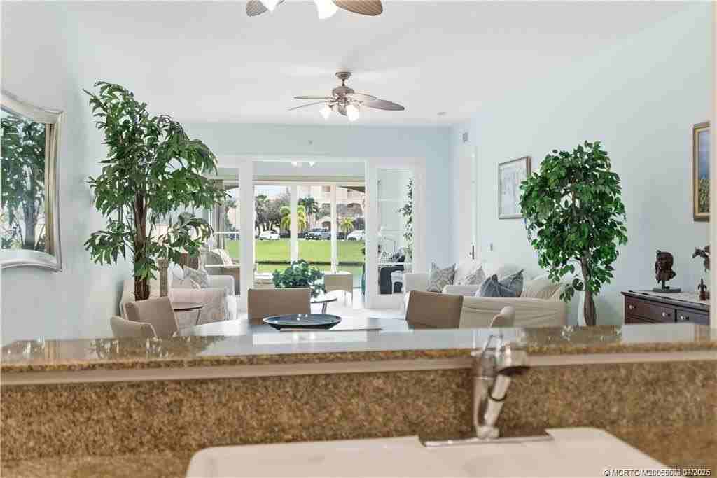 1 Harbour Isle Dr E Unit 104 - Photo 7 of 33