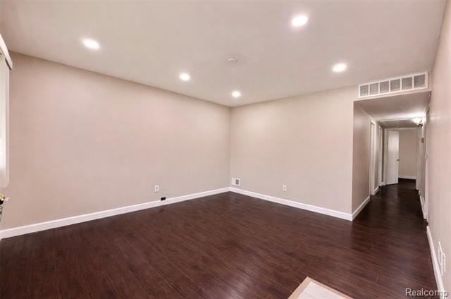 17245 Ivanhoe St - Photo 2 of 12