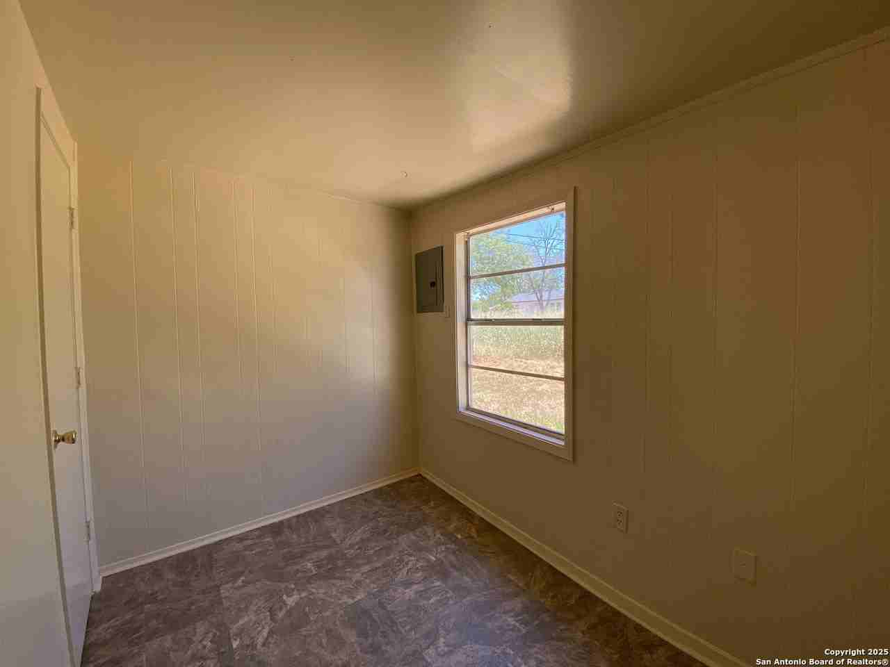 204 Campbell Ave - Photo 5 of 8