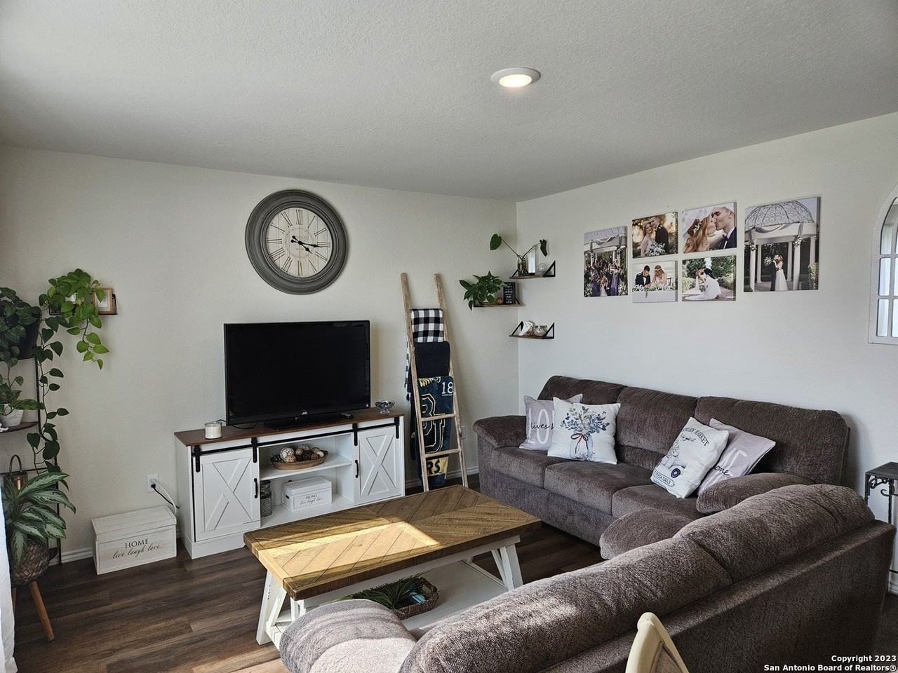 535 Wild Olive Way - Photo 4 of 35