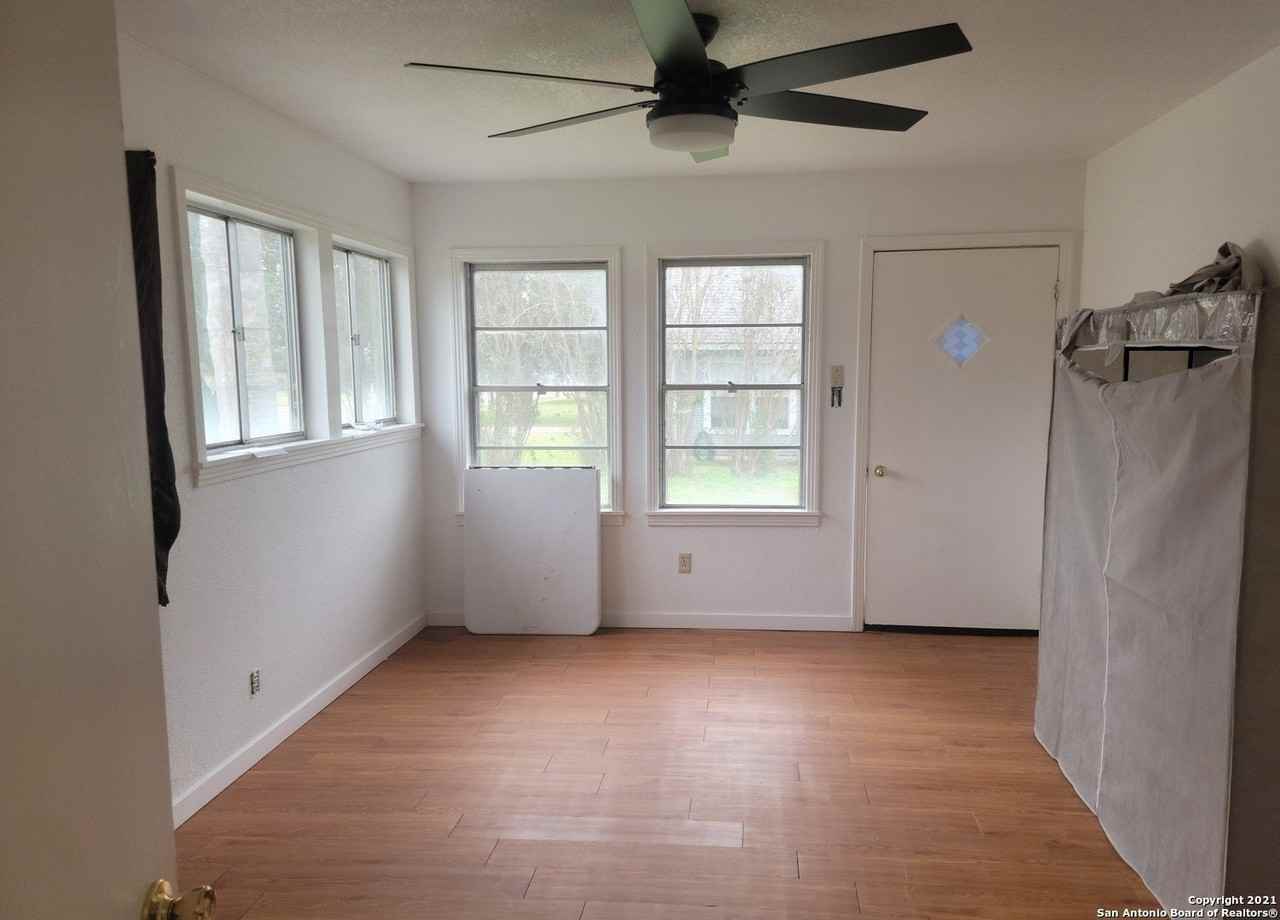 925 4th St - Photo 3 of 11