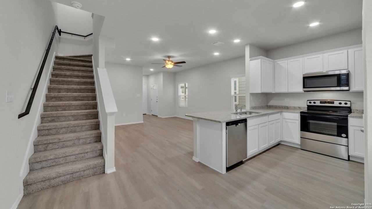 13850 Enzo Gate #102 - Photo 2 of 4