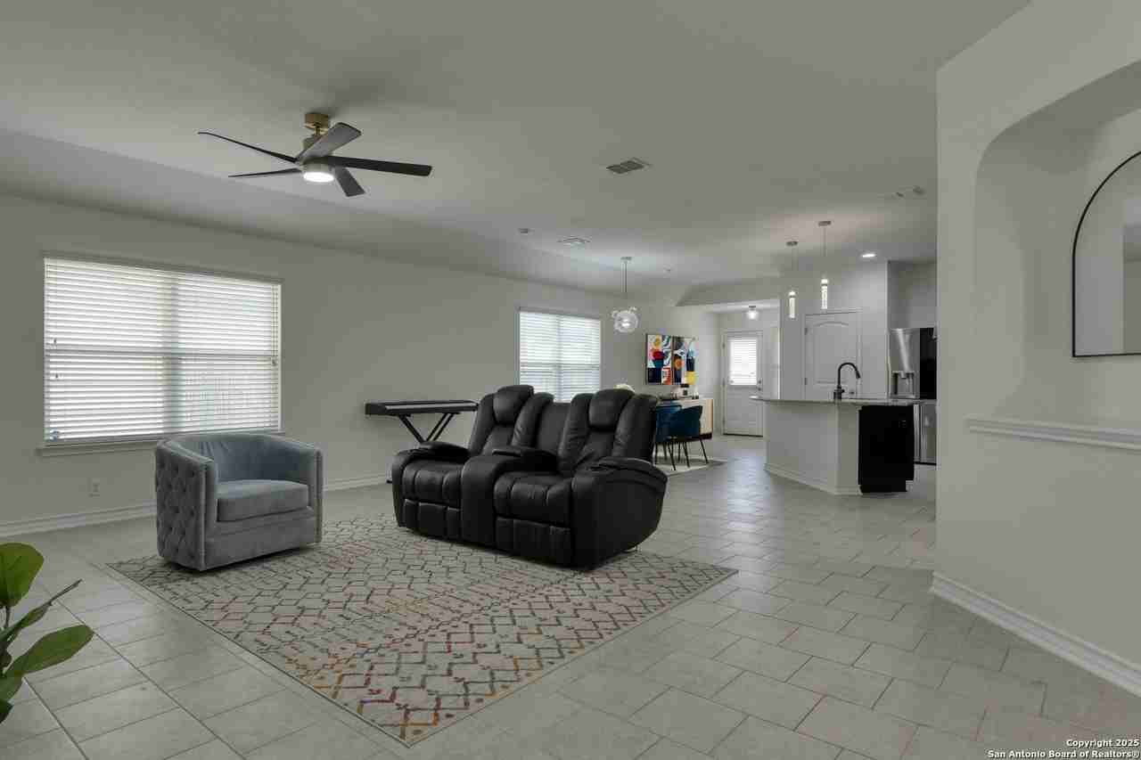 8732 Ironwood Hl - Photo 5 of 34