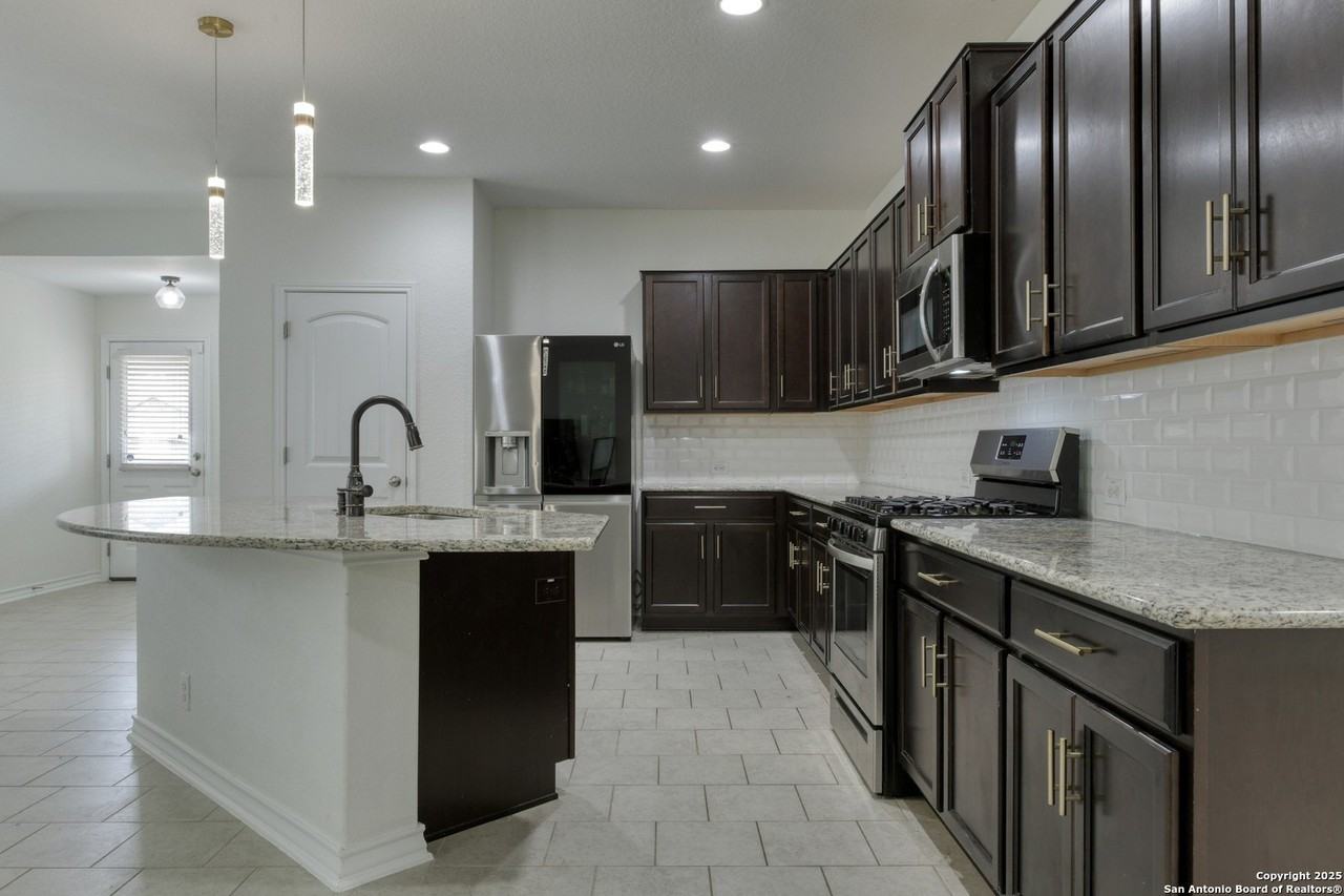 8732 Ironwood Hl - Photo 7 of 34