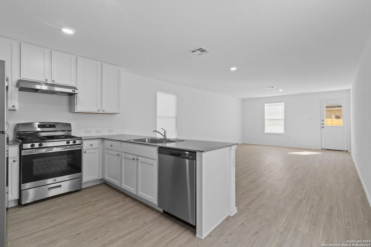 7602 Chancery Gate - Photo 2 of 16