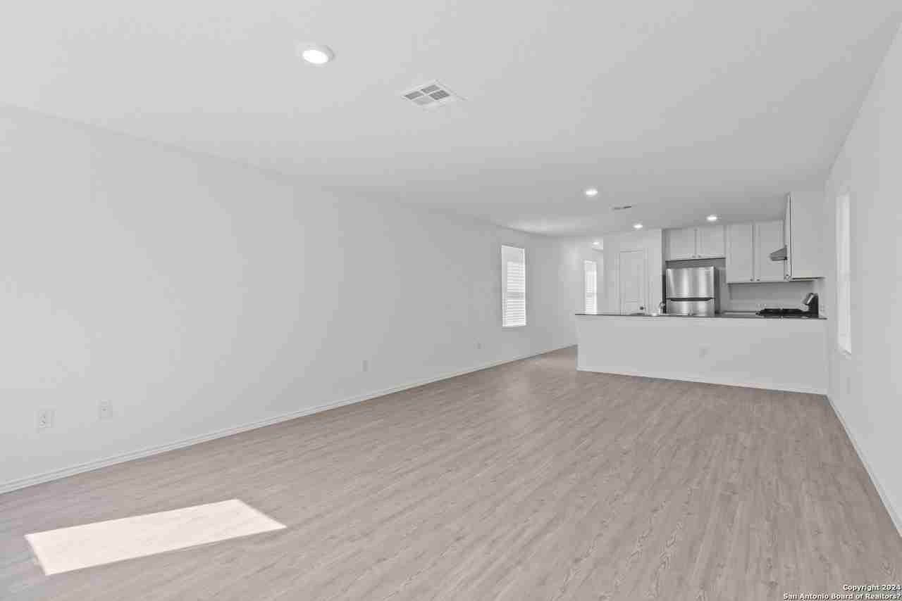 7602 Chancery Gate - Photo 4 of 16