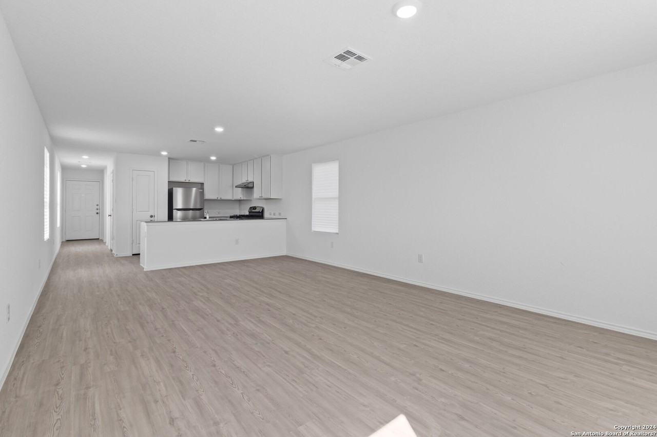 7602 Chancery Gate - Photo 5 of 16