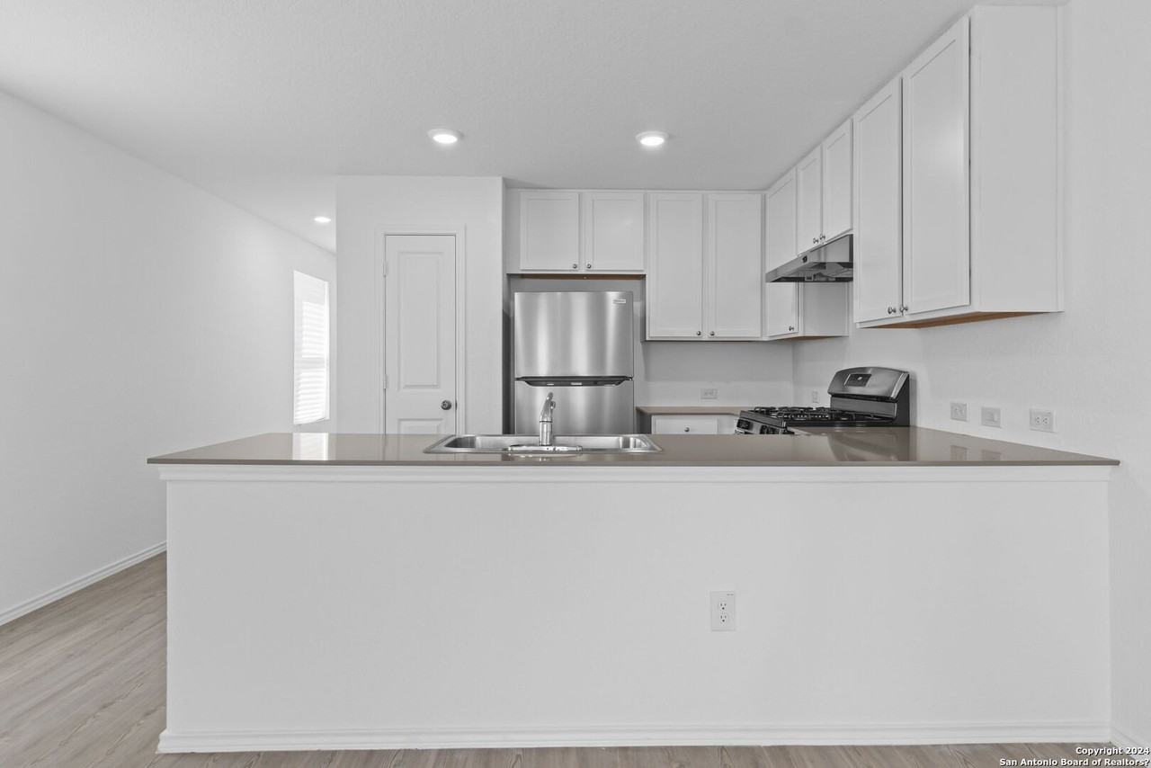 7602 Chancery Gate - Photo 6 of 16