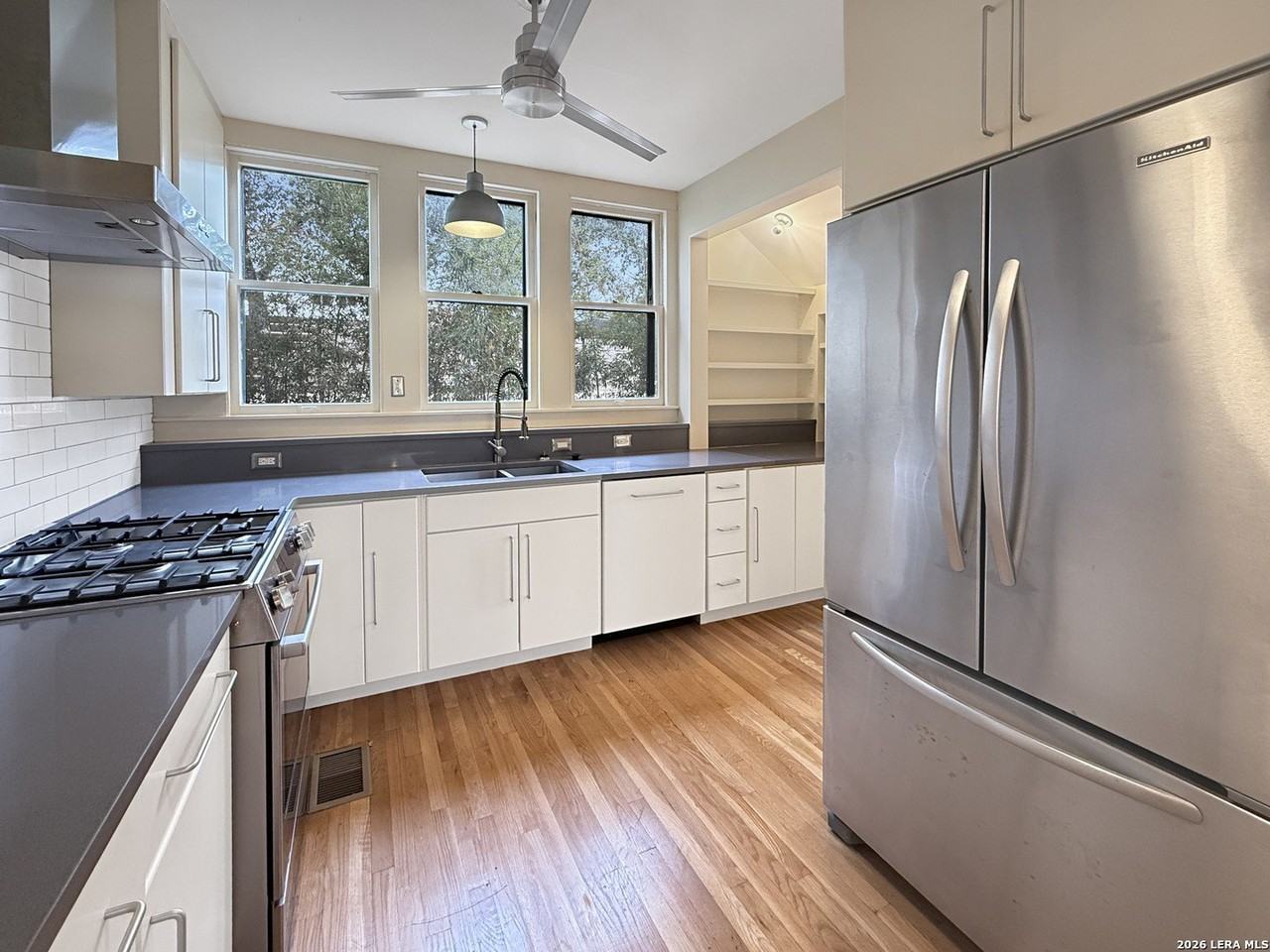 401 Shook Ave - Photo 6 of 39