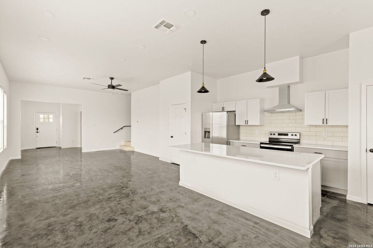 1827 Montana St Unit 101 - Photo 7 of 27