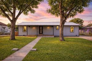 featured image of 1126 W Lullwood Ave