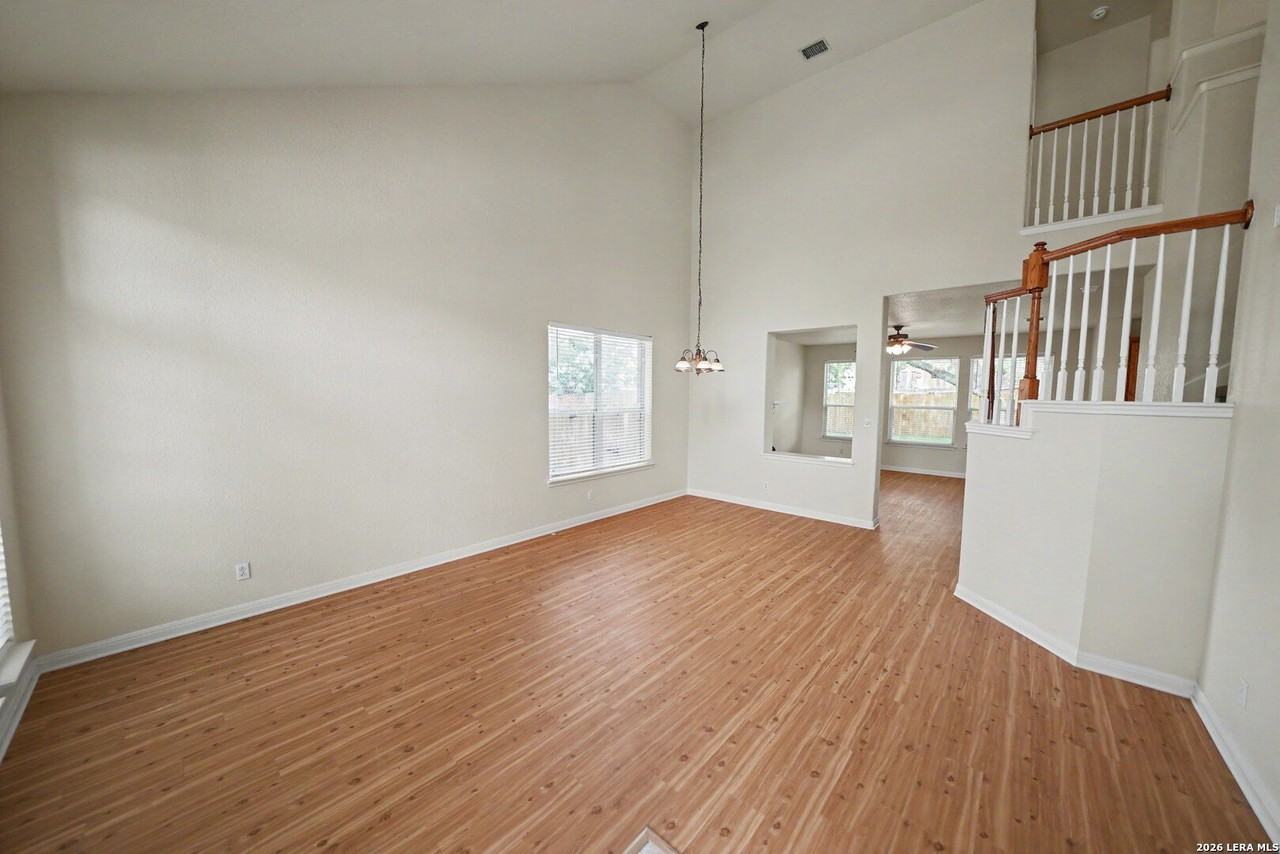 525 Thurber Dr - Photo 7 of 50