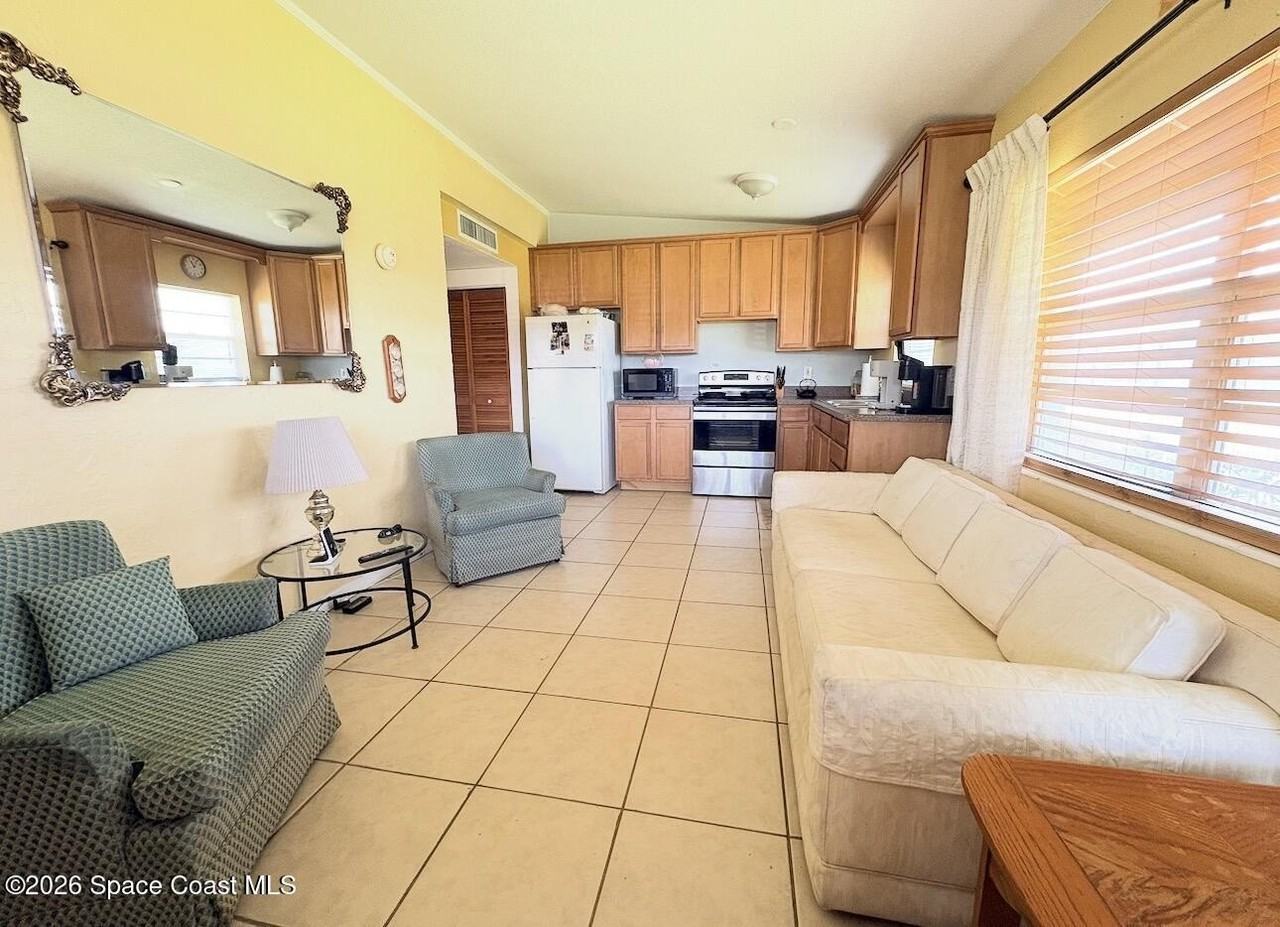 127 Roosevelt Ave Unit 127d - Photo 2 of 9