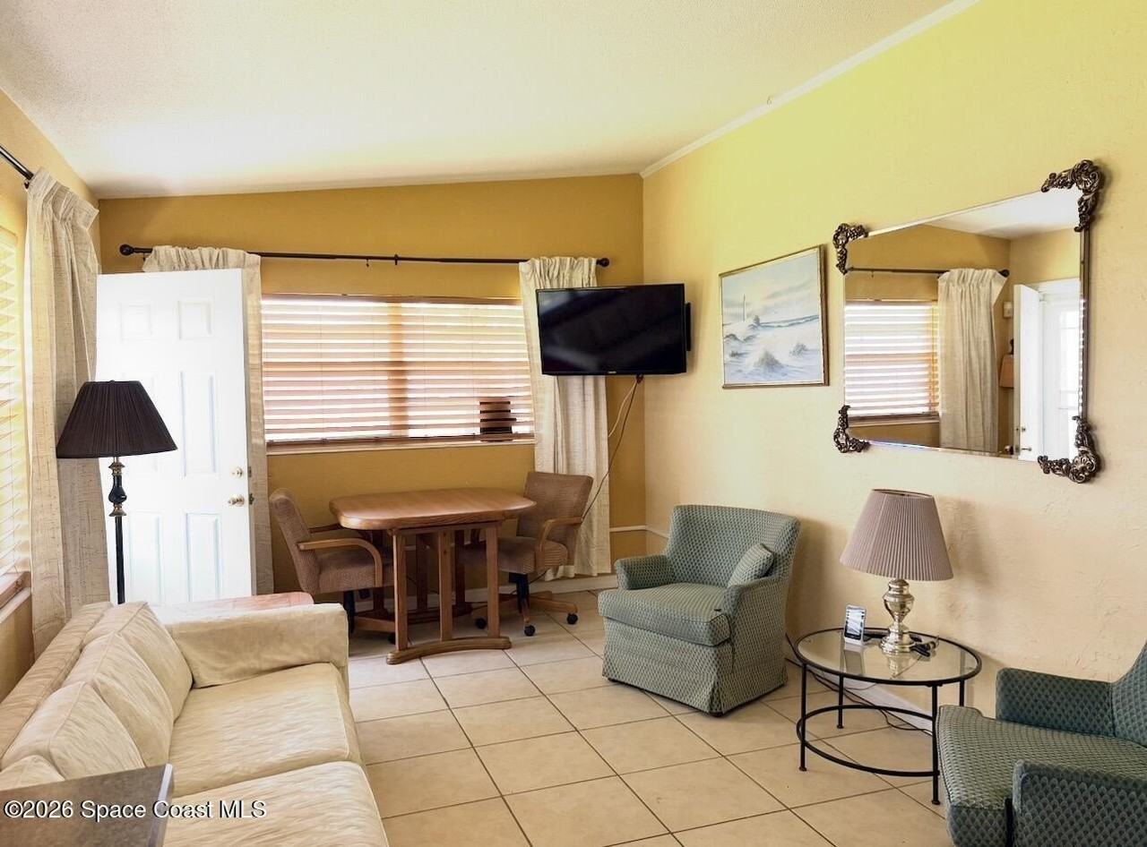 127 Roosevelt Ave Unit 127d - Photo 3 of 9