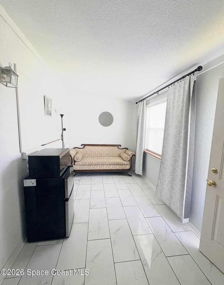 127 Roosevelt Ave Unit 127d - Photo 6 of 9