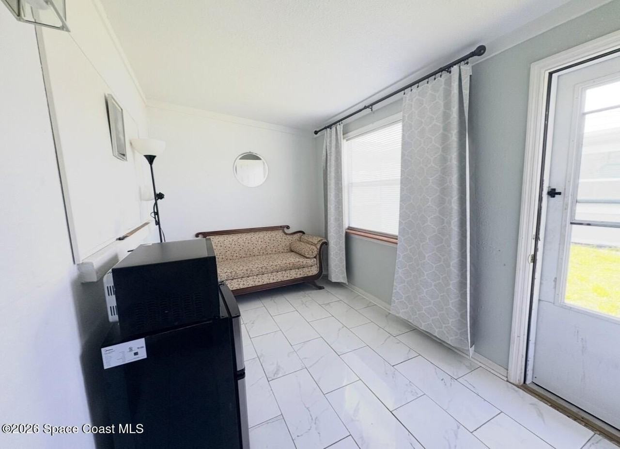 127 Roosevelt Ave Unit 127d - Photo 7 of 9