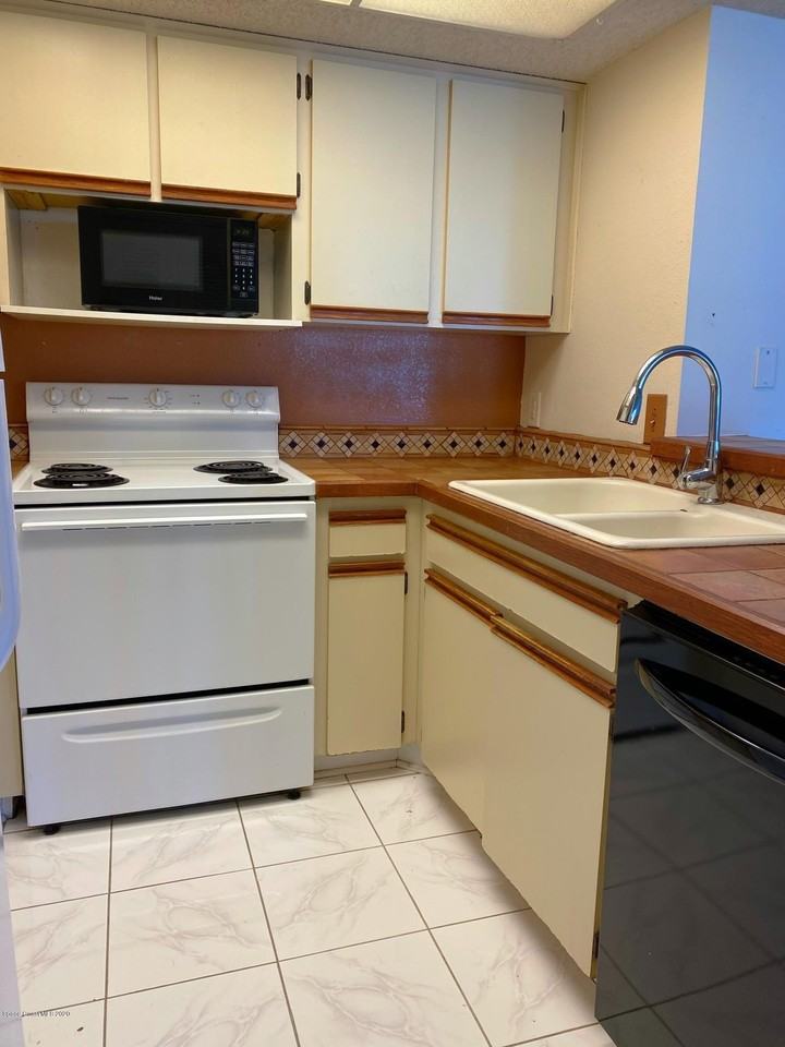 987 Sonesta Ave Ne Apt 207 - Photo 7 of 13