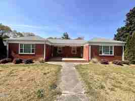 featured image of 807 N Ellis Ave