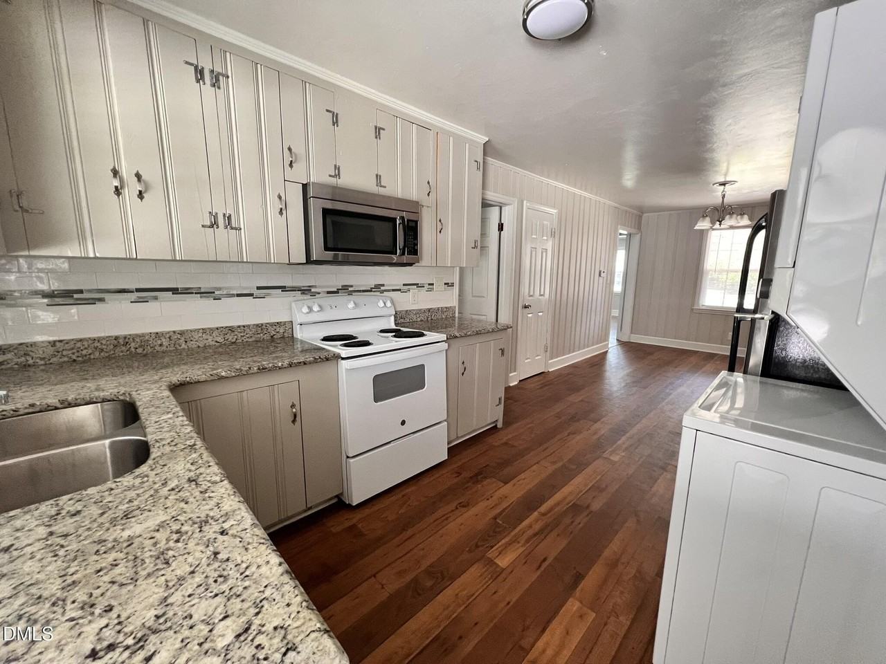 807 N Ellis Ave - Photo 3 of 15