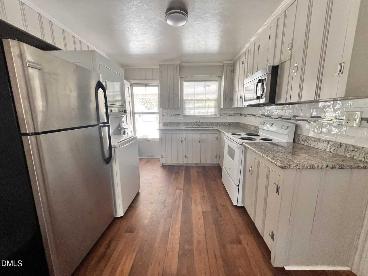 807 N Ellis Ave - Photo 4 of 15