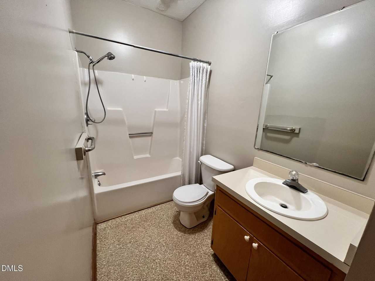 4921 Fairground Rd Apt B - Photo 5 of 8