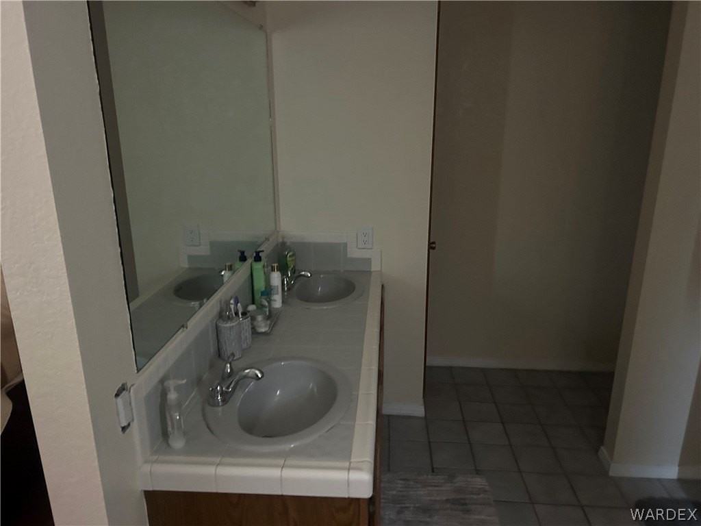 7098 S Kaiser Dr - Photo 7 of 18