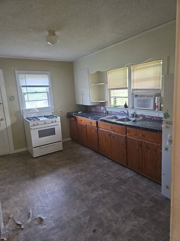 405 Anderson St #1 - Photo 6 of 9