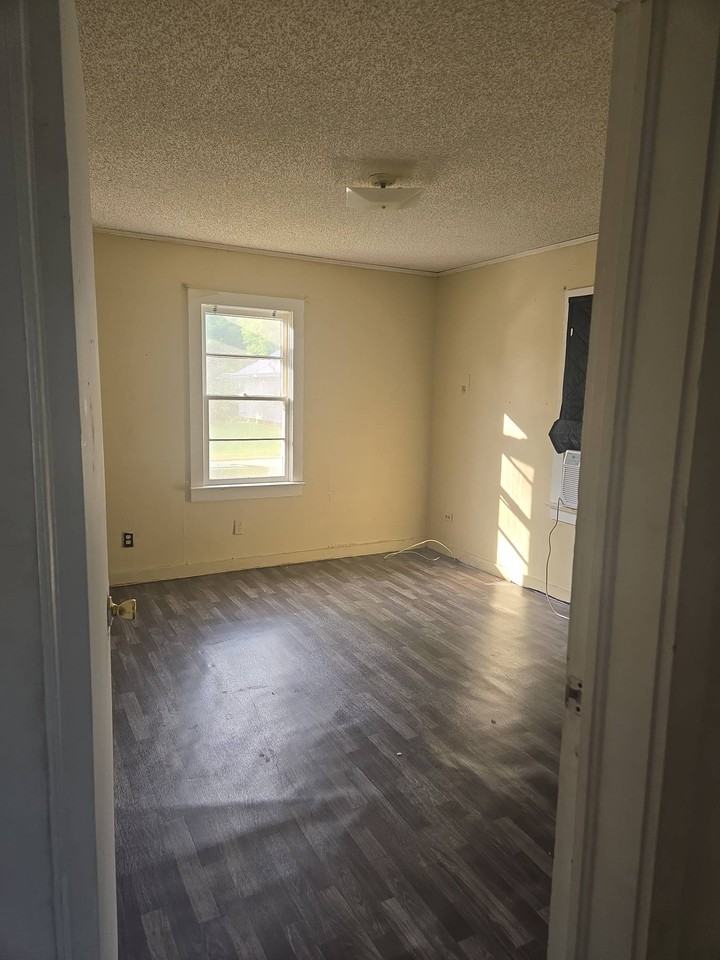 405 Anderson St #1 - Photo 7 of 9