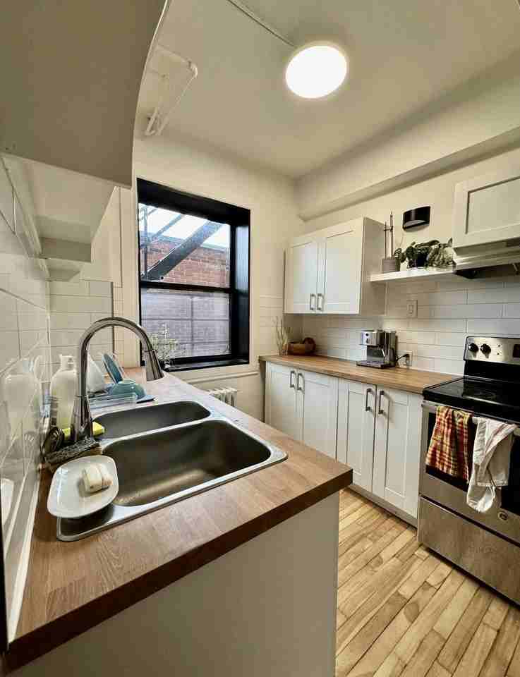 1221 Rue Rachel Est - Photo 5 of 8