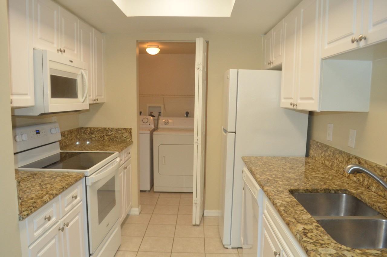 900 S Crestwood Ct Court S , 908 ##908 - Photo 5 of 21