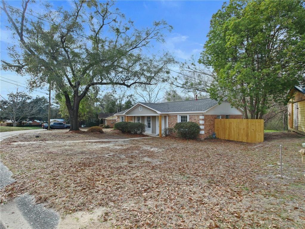 526 Woodlore Dr - Photo 2 of 37