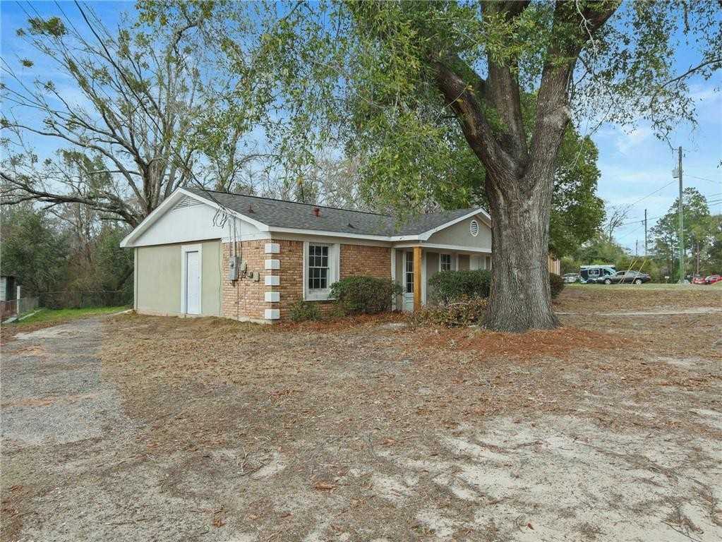 526 Woodlore Dr - Photo 3 of 37