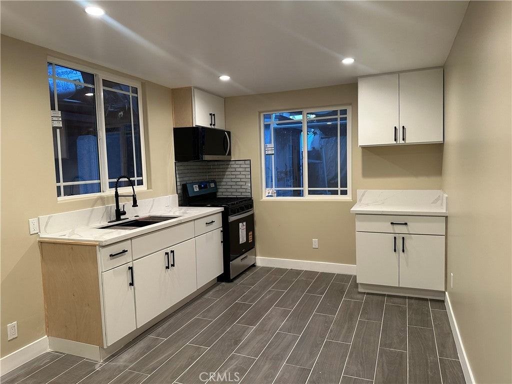 14036 Gain St - Photo 2 of 10