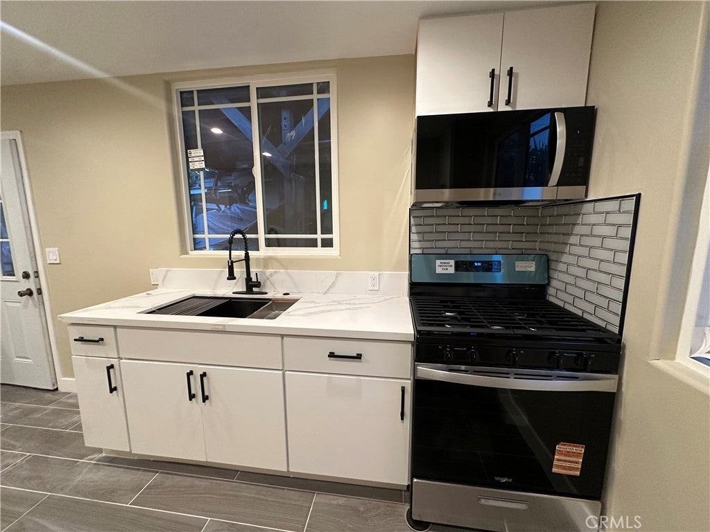 14036 Gain St - Photo 3 of 10