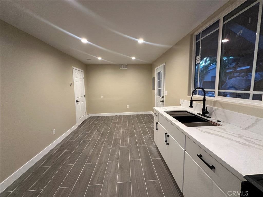 14036 Gain St - Photo 4 of 10