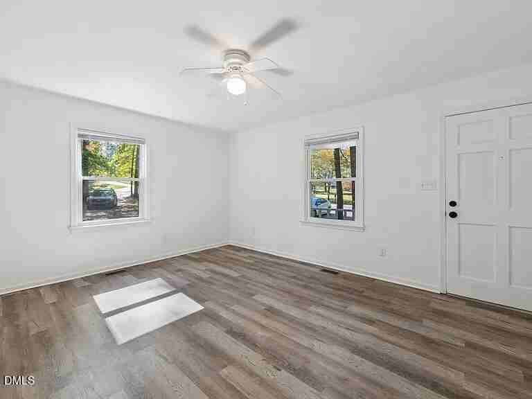 305 S 13th St - Photo 3 of 14