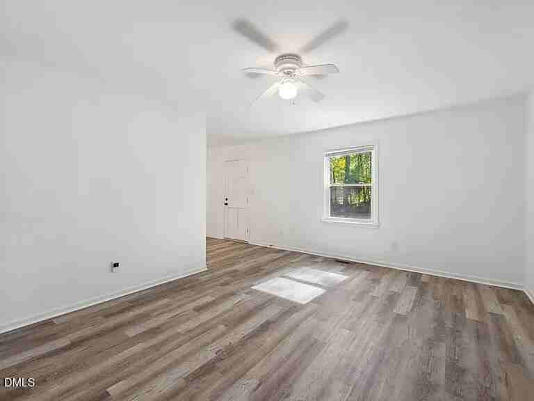 305 S 13th St - Photo 4 of 14