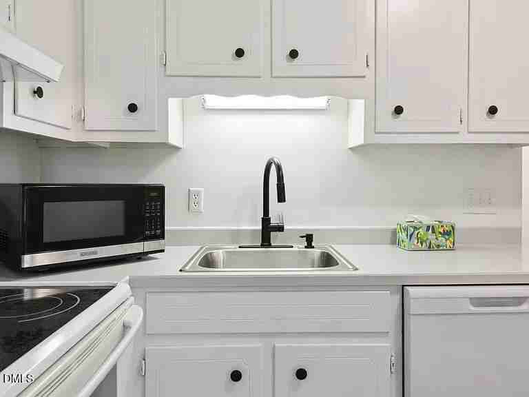 305 S 13th St - Photo 7 of 14