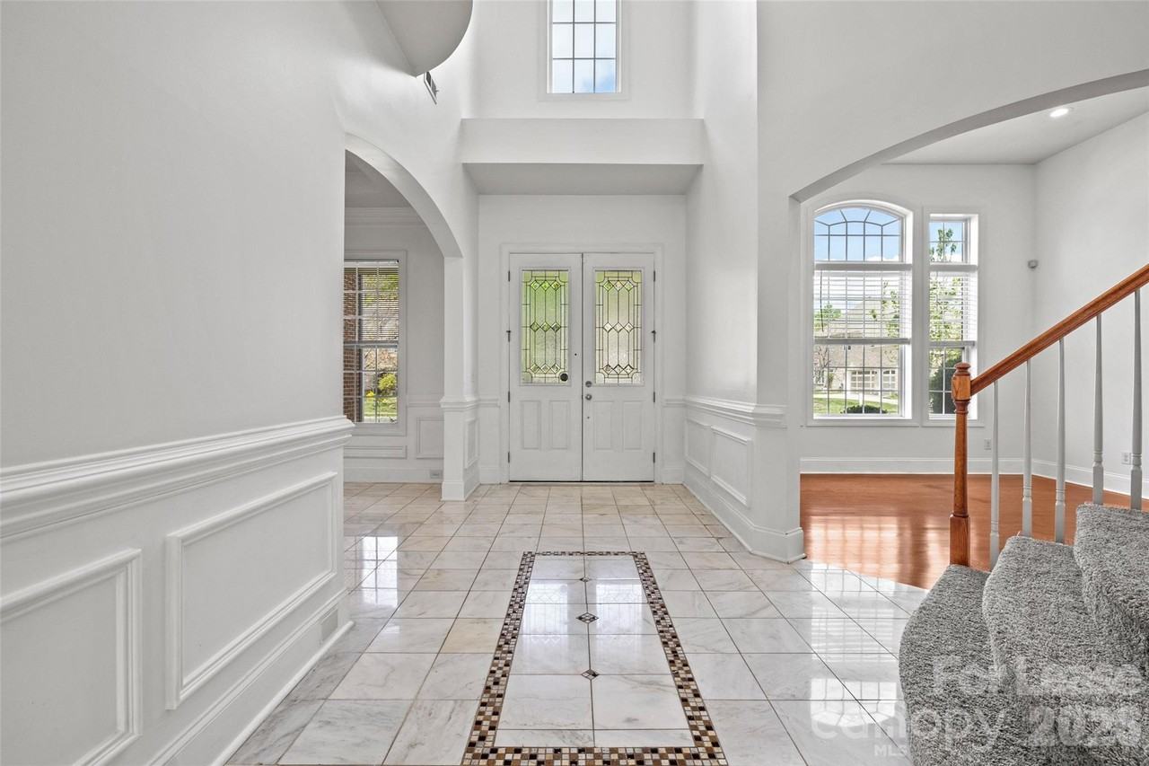 6919 S Creek Rd - Photo 6 of 38