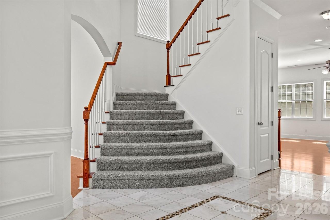 6919 S Creek Rd - Photo 7 of 38