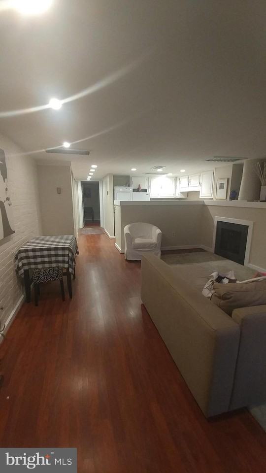 1010 Independence Ave Se ##B - Photo 3 of 13