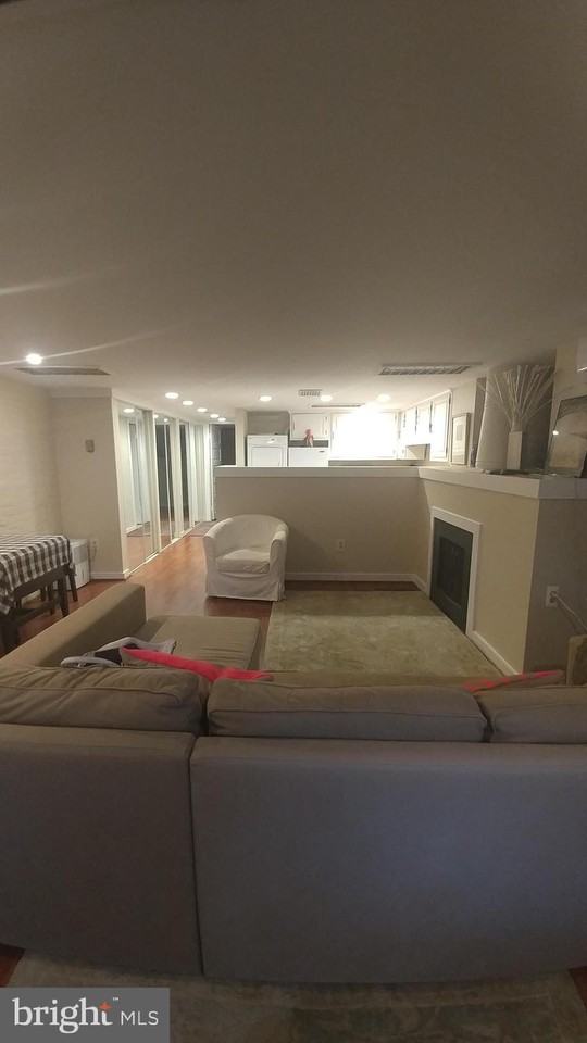 1010 Independence Ave Se ##B - Photo 4 of 13