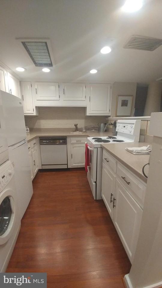 1010 Independence Ave Se ##B - Photo 7 of 13